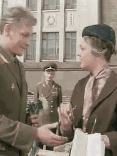 Живая gif картинка из советского кино ко дню Офицера. Живая gif картинка из советского кино ко дню Офицера.
