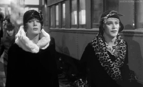 Гифка из фильма "В джазе только девушки" (1959)