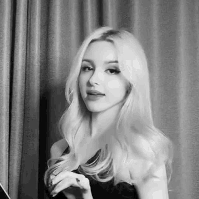 Girl Discord GIF анимированная картинка с сексуальной девушкой на аватарку в дискорде Girl Discord GIF анимированная картинка с сексуальной девушкой на аватарку в дискорде