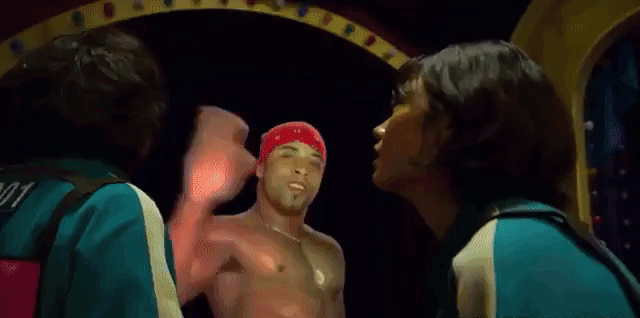 Прикольная gif анимация из сериала Игра в Кальмара