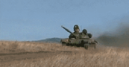 Забавные и невероятные гифки из сети. Танк стреляет gif, Танк едет gif.