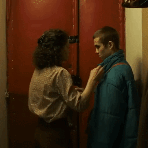 Gif картинка из сериала "Слово Пацана"
