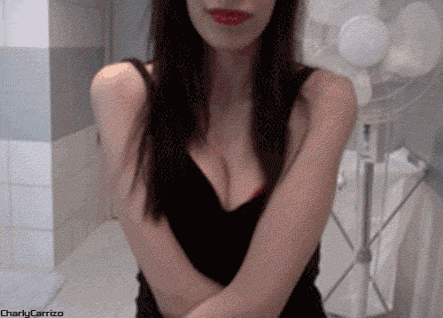 Снимает лифчик gif, Девушка снимает лифчик гиф, Девушка показывает грудь gif, Анимация лифчик.