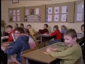 На этой странице вы найдете Смешные гифки про школу которые можно скачать совершенно бесплатно.