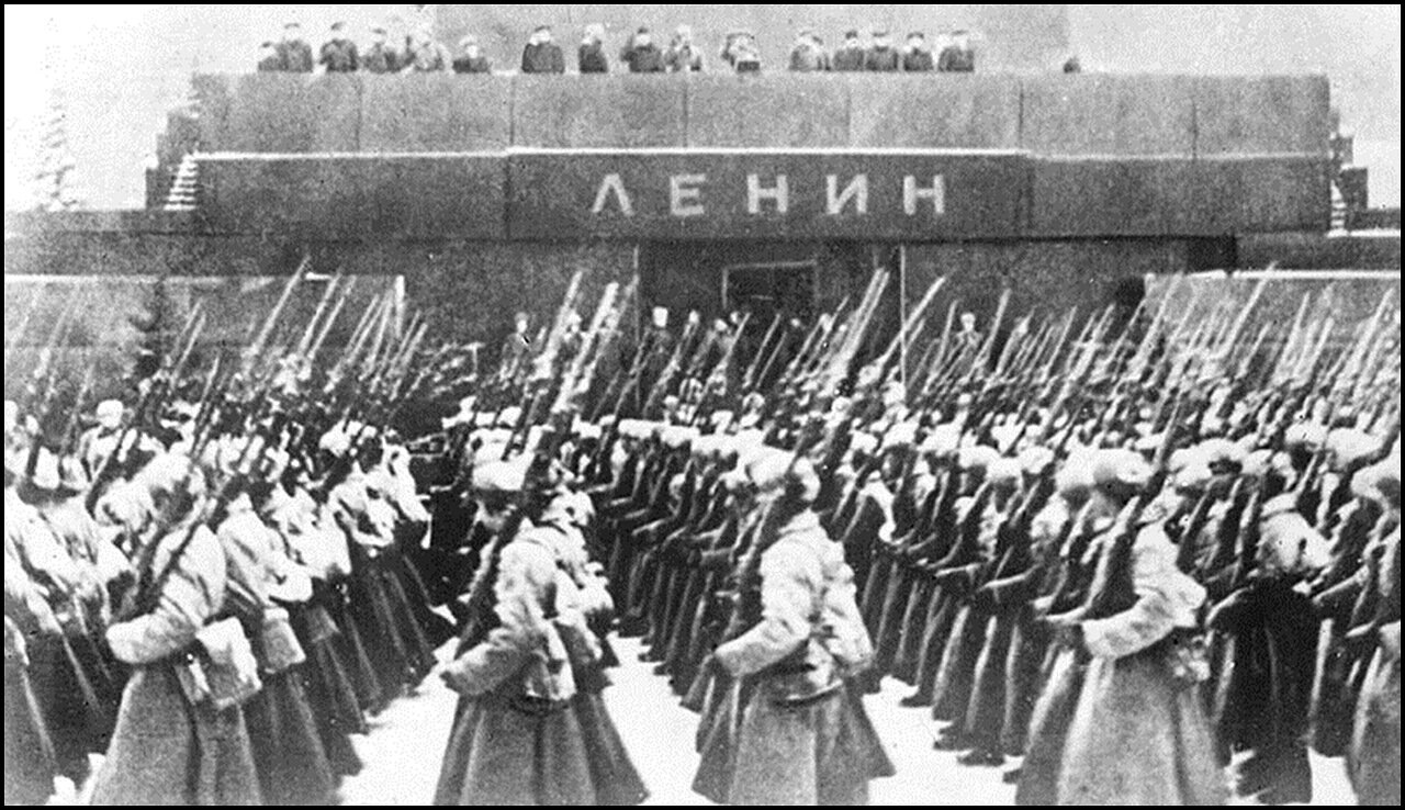 Фото Военный парад 7 ноября 1941 года, Москва. Фото Военный парад 7 ноября 1941 года, Москва.