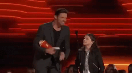 Гифка MTV movie Awards 2017 Хью Джекман и Дафни Кин.