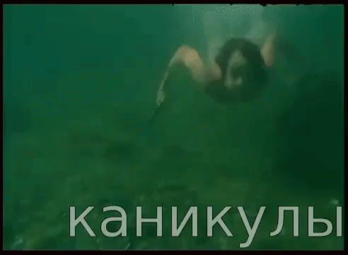 Необычная картинка с мальчиком подводой и текстом "каникулы".