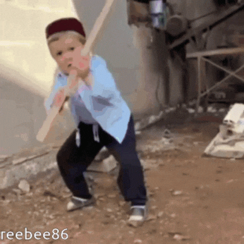 Gif Хасбик в роли Джеки Чана машет палкой.