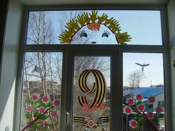 Детишки в школе присоединились к акции "Окна Победы!" на 9 мая.