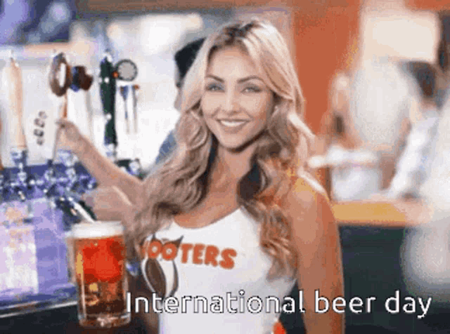 Сексуальные гиф поздравления "International Beer Day" от блондинке с кружкой пива. Сексуальные гиф поздравления "International Beer Day" от блондинке с кружкой пива.
