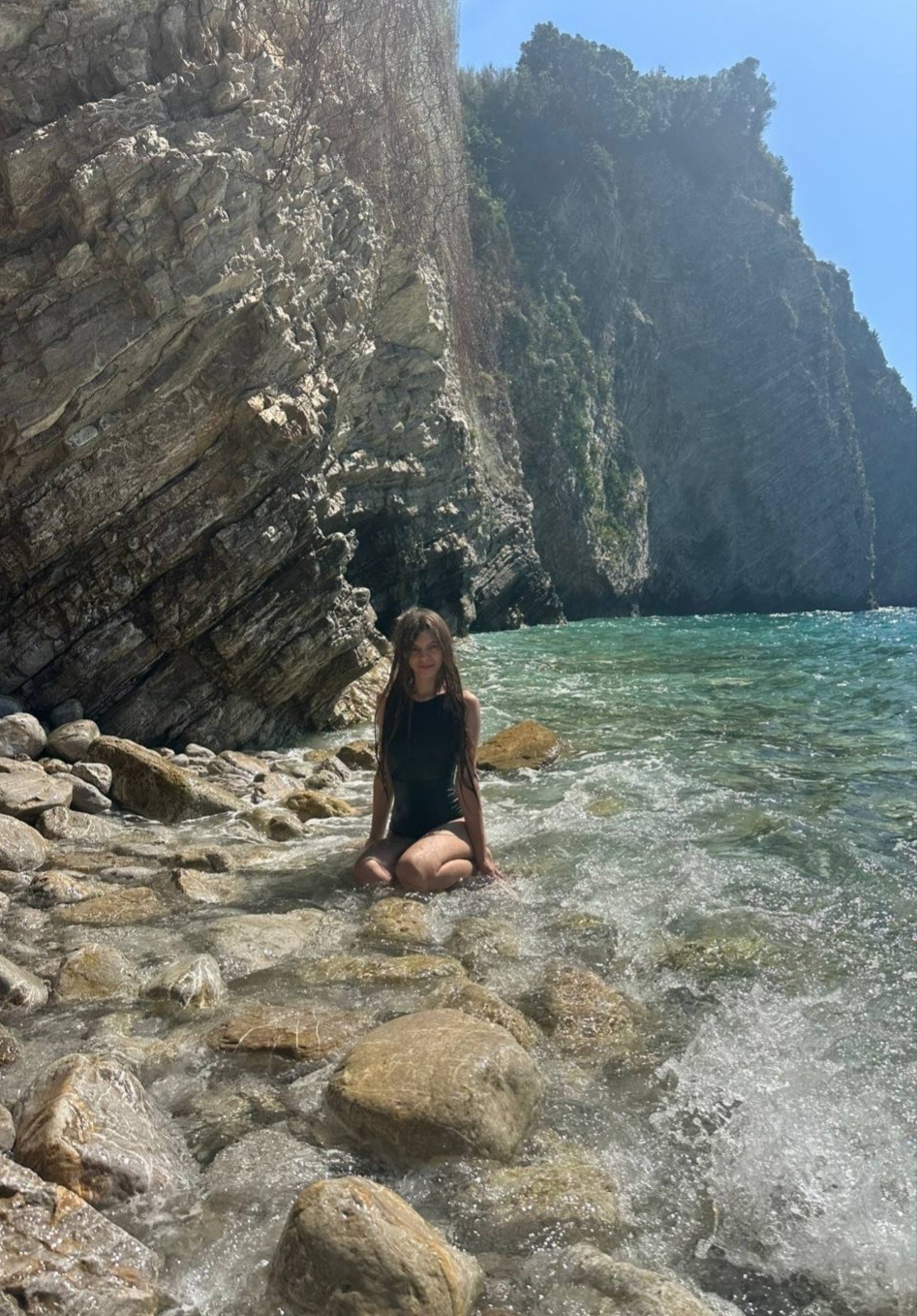 Горячая фотка Анетки в купальнике с отдыха.