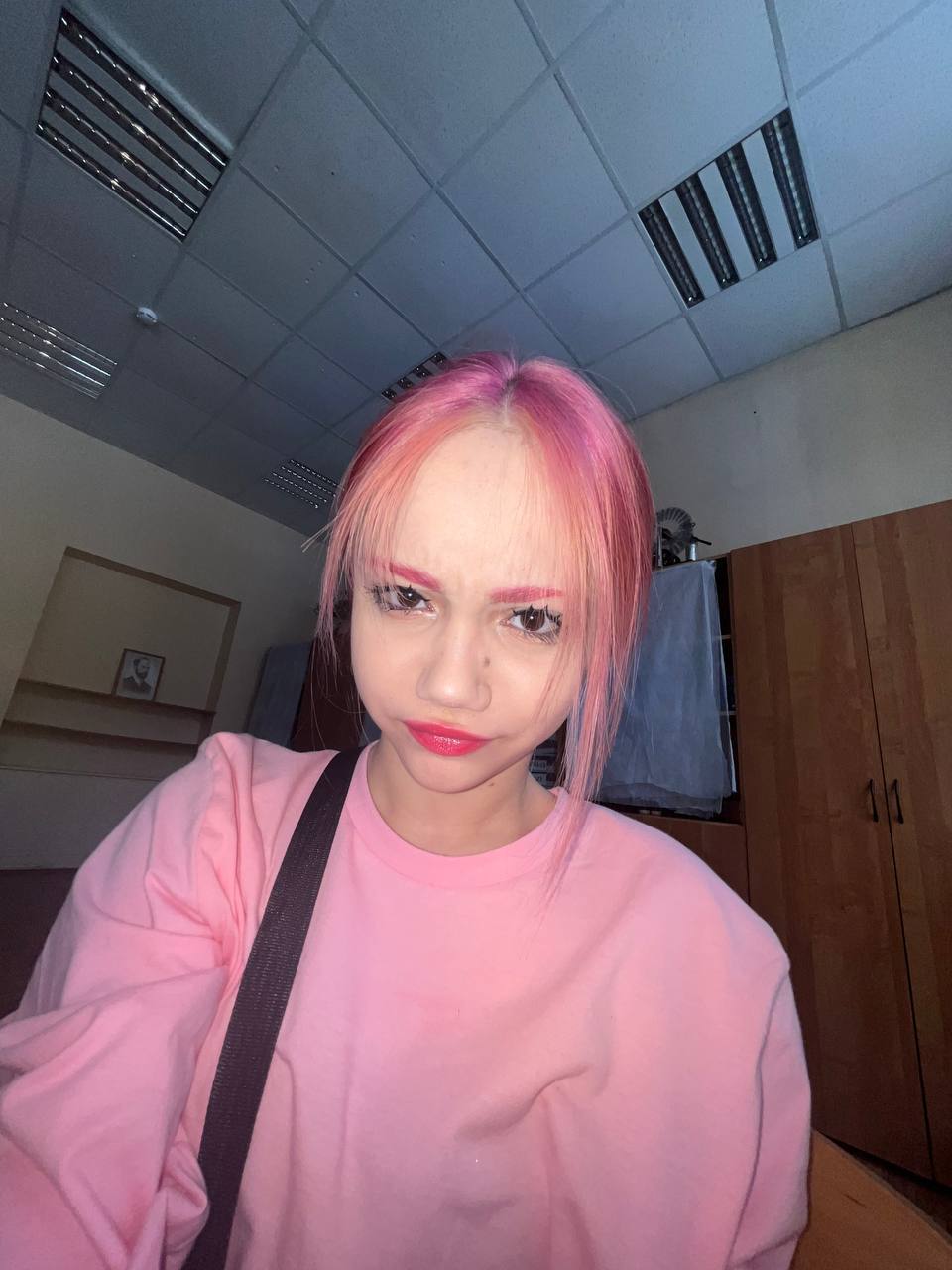 Креативное селфи antottka в подвале.