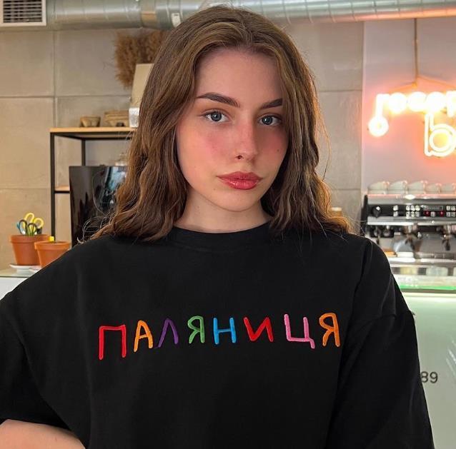 Таня Бендюг родилась 14 сентября 2002 года. Место ее рождения неизвестно, но в настоящее время она живет в Киеве.