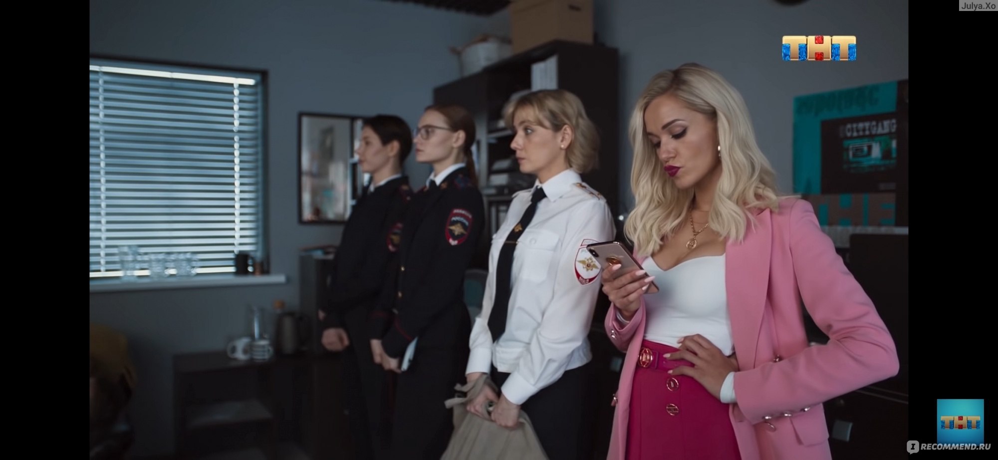 Актриса Валерия Астапова, сыгравшая роль в нашумевшем на канале СТС сериале «Классная Катя», рассказала, каково ей было сниматься вместе с Гошей Куценко, Даней Милохиным и другими звёздными коллегами.