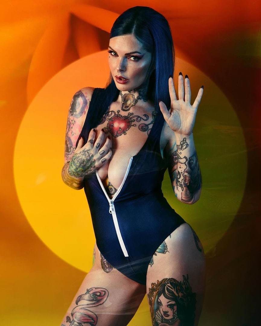 РИА Маккарти (Riae Suicide)