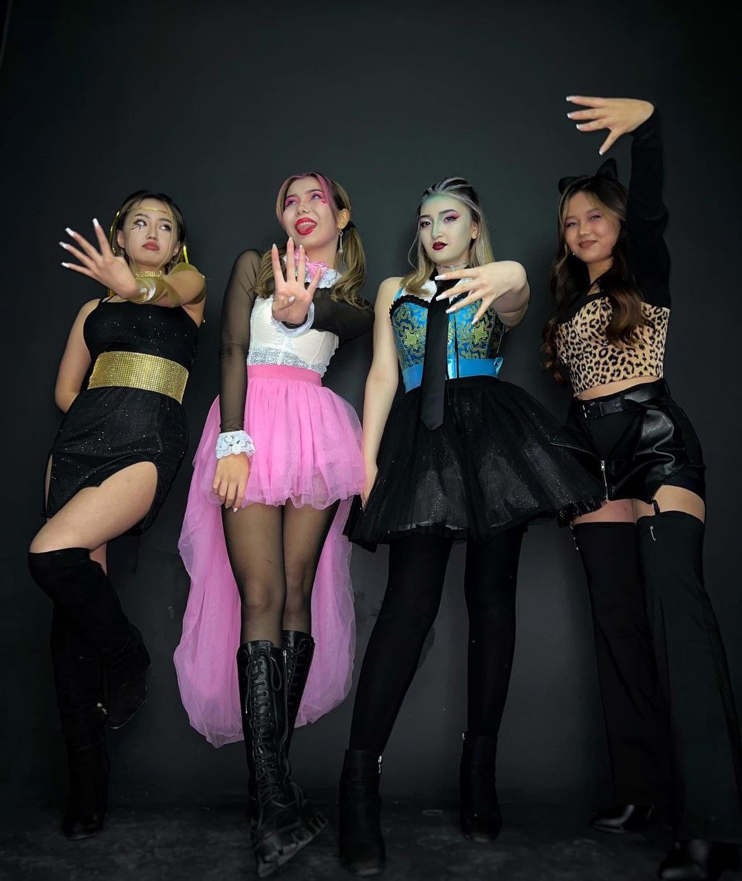 На страницу 4girls.team подписано больше 4 млн пользователей.