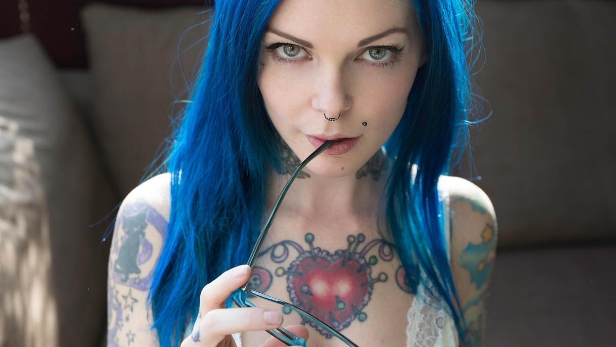 Голая Riae