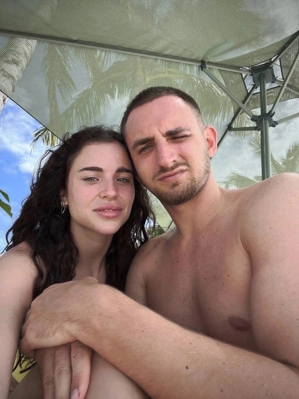 Слитая в сеть фотка обнажённых Михаила Литвина и Адель Вейгель.