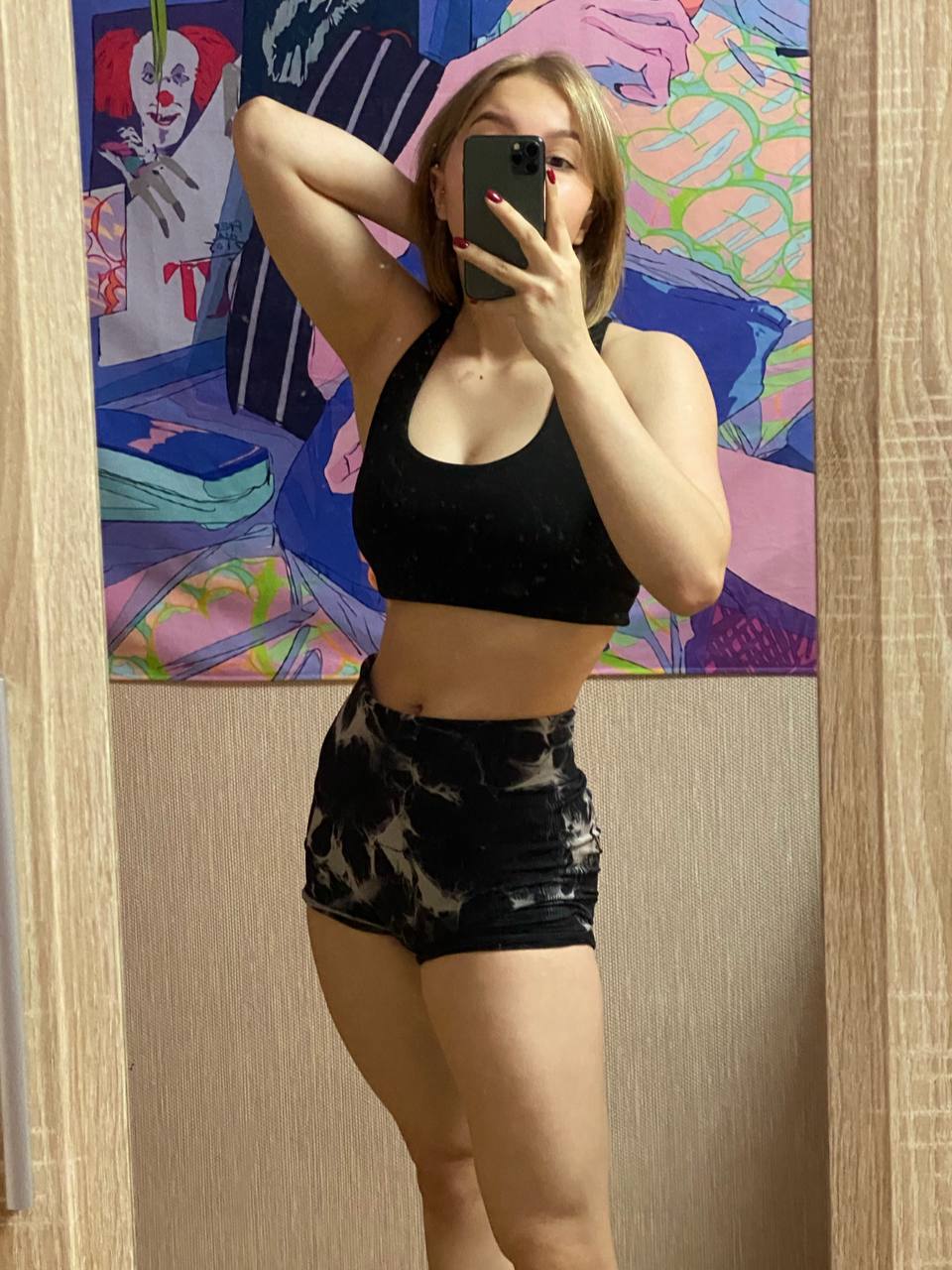 Откровенное селфи Musclekitty в спортивном нижнем белье.