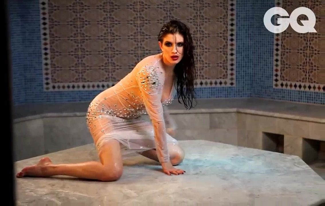 Горячая фотка с Чиповской из журнала GQ.