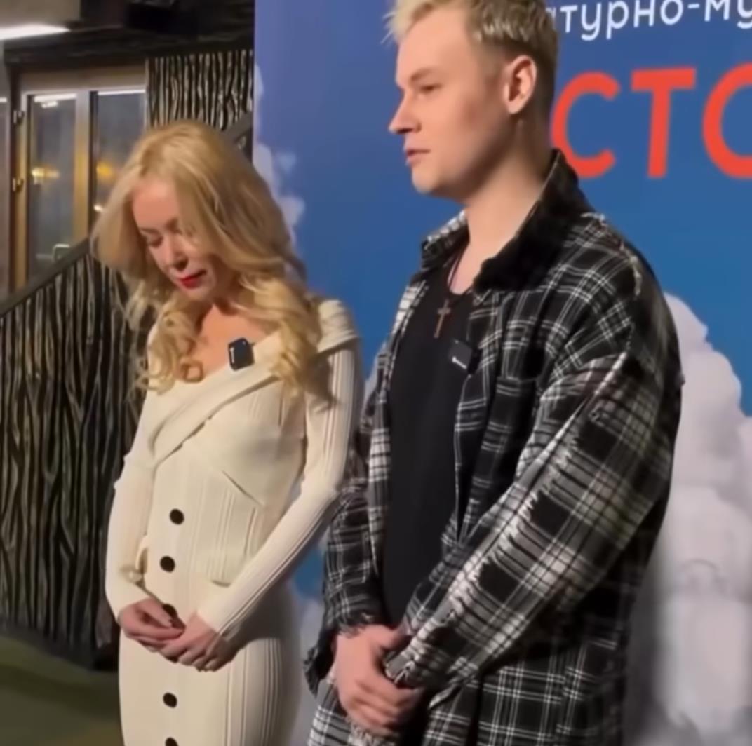 Ярослав Дронов с Екатериной Мизулиной - теперь официально своей девушкой.