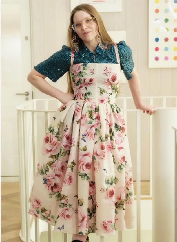 Очаровательная Jessie Cave в летнем платье.