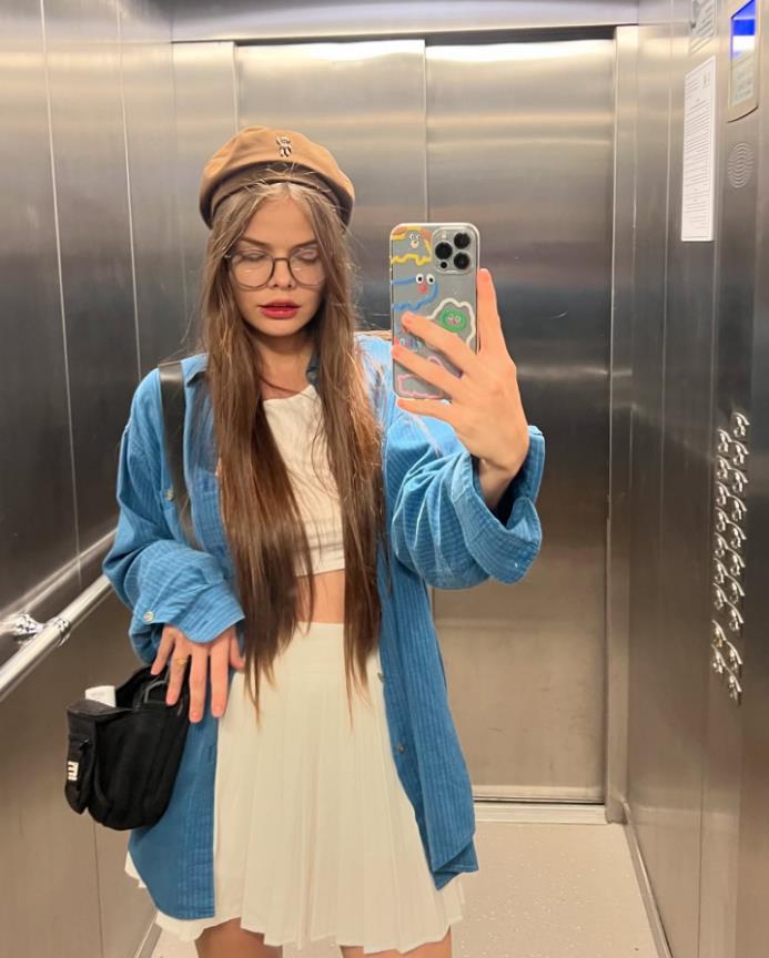 А тут Манастя сделала лифтолук.
